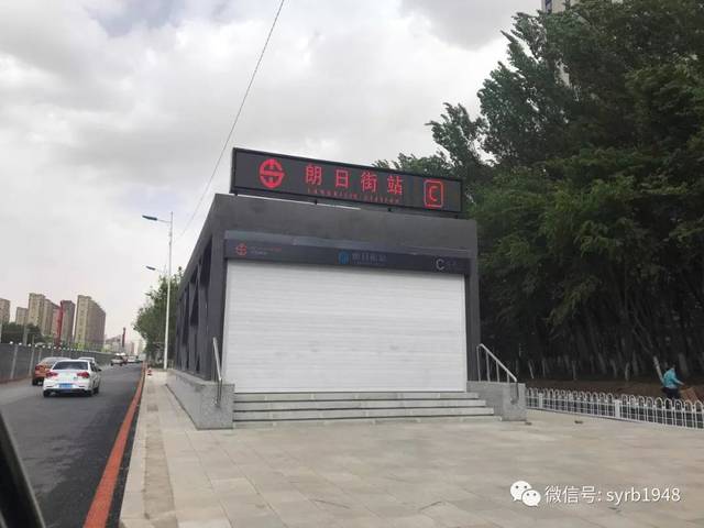 銀卡東路北側是萬科金域藍灣
