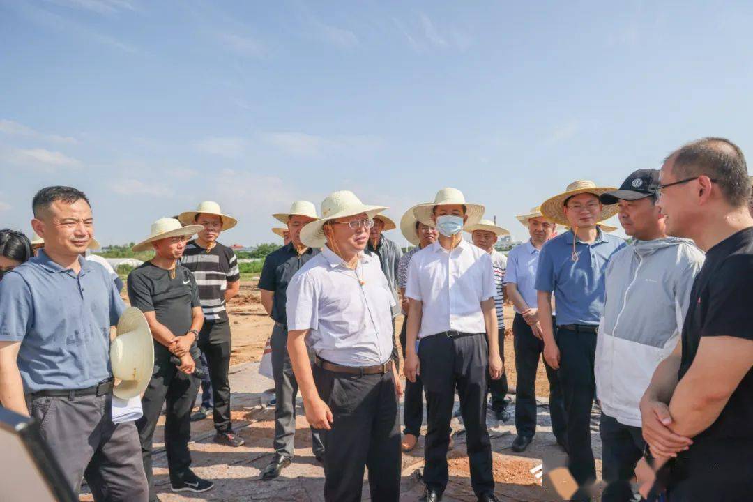 家人幾次謀劃想翻建新房都遲遲無法實現