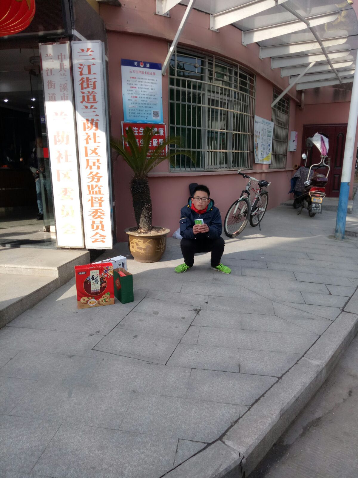 沒(méi)人買就自己看啥合適買點(diǎn)